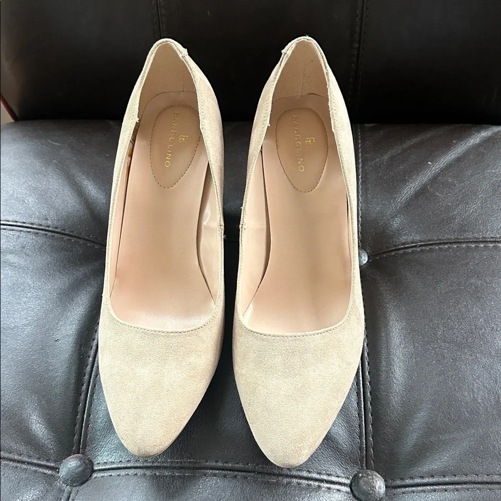 Bandolino Beige Wedge Heels Size 10M Almond Toe Classic Pump